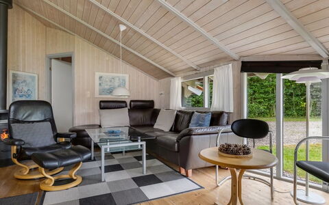 Ljubinko - 300M from the Sea: Indretning, Træ, Loft, Møbel, Gulvbelægning, Etage, Stue, Couch, Hjem, Værelse