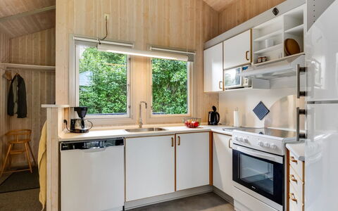 Ljubinko - 300M from the Sea: Træ, Køkken, Indretning, Loft, Køkken Apparat, Countertop, Større Bandage, Værelse, Hjem, Husholdningsapparat