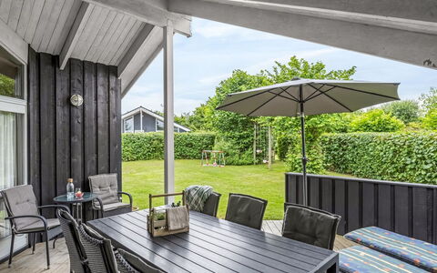 Ljubinko - 300M from the Sea: Træ, Veranda, Hjem, Møbel, Dør, Udendørs Møbler, Hårdttræ, Skygge, Stol, Dæk