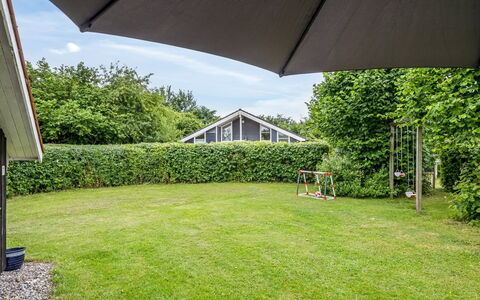 Ljubinko - 300M from the Sea: Græs, Busk, Have, Land Lot, Lawn, Skygge, Bunddække, Landscaping, Backyard, Sommerhus