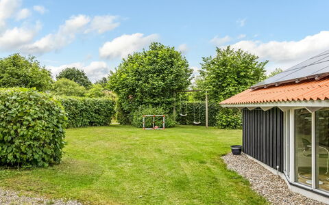 Ljubinko - 300M from the Sea: Græs, Busk, Have, Tag, Hus, Land Lot, Hjem, Lawn, Bunddække