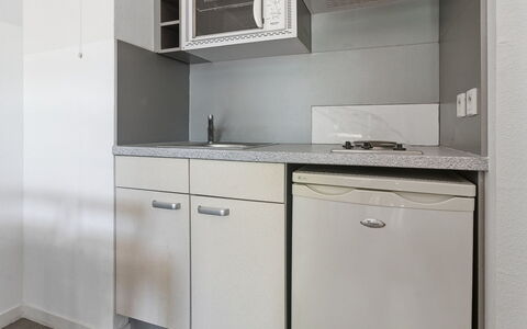 Virginia: Indretning, Gulvbelægning, Etage, Cabinetry, Countertop, Hjem, Værelse, Køkken, Større Bandage, Lejlighed