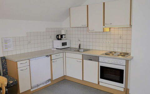 Kappl 327: Køkken, Køkkenvask, Køkken Apparat, Større Bandage, Countertop, Håndvask, Indretning, Sanitærarmatur, Gulvbelægning, Tap