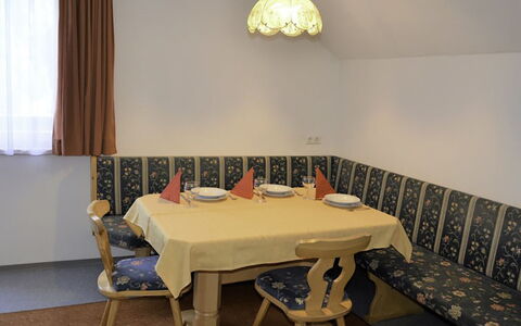 Kappl 327: Indretning, Møbel, Værelse, Loft, Vindue Behandling, Gardin, Stol, Vinduet Dækker, Lysarmatur, Lampe