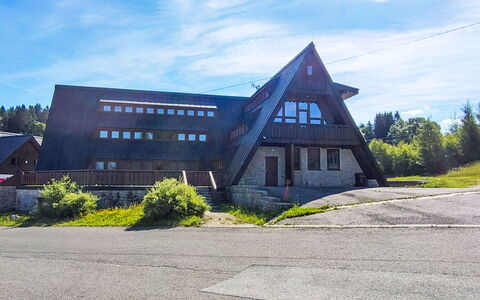 Arnika: Blå, Boligområde, Lejlighed, Ejerlejlighed, Udvej, Altan, Estate, Lawn, Svømmepøl, Hotel