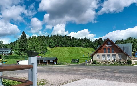Arnika: Blå, Boligområde, Lejlighed, Ejerlejlighed, Udvej, Altan, Estate, Lawn, Svømmepøl, Hotel