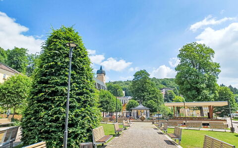 Golden View: Træ, Offentlige Rum, Have, Parkere, Fritid, Landscaping, Lawn, Dome, Walkway, Dome