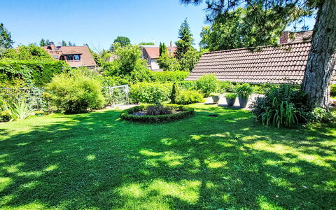 Flecken Zechlin: Blå, Boligområde, Lejlighed, Ejerlejlighed, Udvej, Altan, Estate, Lawn, Svømmepøl, Hotel