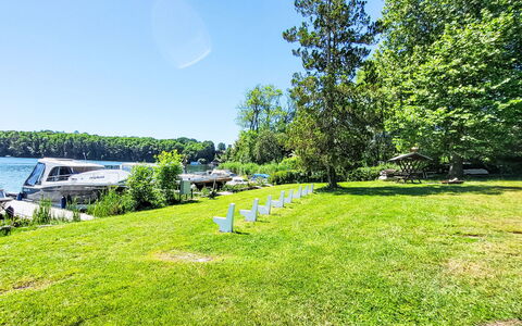 Flecken Zechlin: Blå, Boligområde, Lejlighed, Ejerlejlighed, Udvej, Altan, Estate, Lawn, Svømmepøl, Hotel