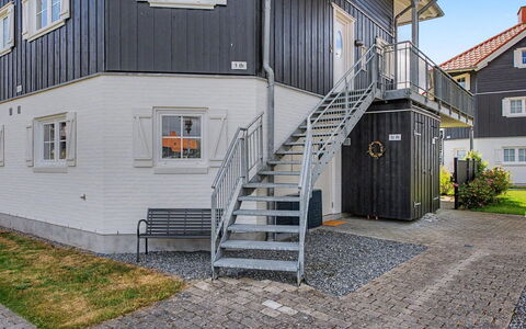 Elvira - 300M from the Sea: Blå, Boligområde, Lejlighed, Ejerlejlighed, Udvej, Altan, Estate, Lawn, Svømmepøl, Hotel