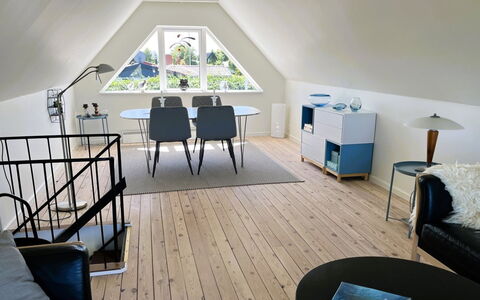 Rosalie - 150M from the Sea: Blå, Boligområde, Lejlighed, Ejerlejlighed, Udvej, Altan, Estate, Lawn, Svømmepøl, Hotel