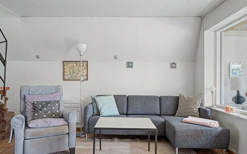Rosalie - 150M from the Sea: Møbel, Indretning, Gulvbelægning, Væg, Couch, Etage, Træ, Lejlighed, Stue, Loft