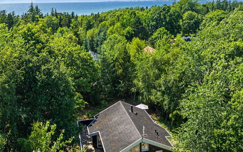 Solfrid - 230M from the Sea: Blå, Boligområde, Lejlighed, Ejerlejlighed, Udvej, Altan, Estate, Lawn, Svømmepøl, Hotel
