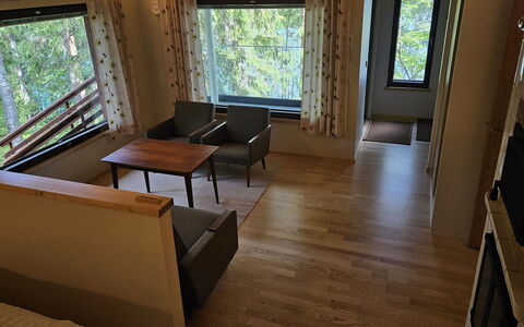 Villa Rääpys: Bjergkæde, Altan, Bjerglandsby