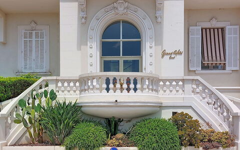 Le Grand Hotel: Bjergkæde, Altan, Bjerglandsby