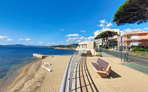 Le Grand Hotel: Kyst, Hav, Kyst, Strand, Skygge, Ferieby, Ferie, Bugt, Walkway, Tropics