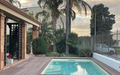 La Villa di Giusy: Svømmepøl, Udvej, Kompositmateriale, Eco Hotel, Skygge, Water Feature, Estate, Hacienda, Fritid