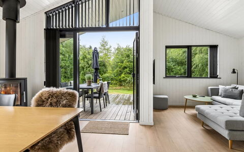 Pertti - 750M from the Sea: Træ, Indretning, Møbel, Gulvbelægning, Loft, Stue, Hjem, Trægulve, Etage, Couch