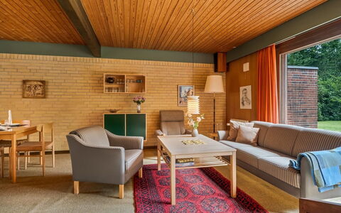 Milly - 500M to the Fjord: Møbel, Indretning, Gulvbelægning, Træ, Loft, Etage, Couch, Bord, Stue, Stol