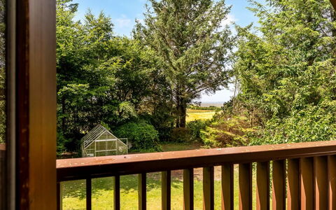Milly - 500M to the Fjord: Træ, Bejdse, Have, Hårdttræ, Skygge, Landscaping, Backyard, Gård, Eco Hotel, Baluster