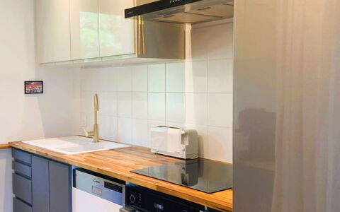 Allée des Dunes: Køkken Apparat, Køkken, Countertop, Større Bandage, Cabinetry, Gulvbelægning, Indretning, Husholdningsapparat, Træ, Møbel