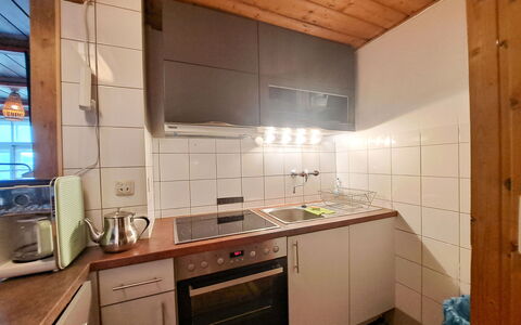 Grafenast: Køkken, Køkken Apparat, Countertop, Gulvbelægning, Større Bandage, Træ, Køkkenvask, Cabinetry, Etage, Indretning
