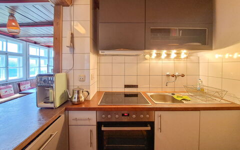 Grafenast: Køkken, Køkken Apparat, Countertop, Større Bandage, Køkkenvask, Cabinetry, Gulvbelægning, Træ, Indretning, Håndvask