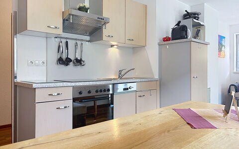 Pettneu am Arlberg 662: Køkken Apparat, Køkken, Countertop, Møbel, Cabinetry, Større Bandage, Træ, Gulvbelægning, Indretning, Komfur