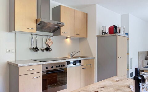Pettneu am Arlberg 662: Køkken, Køkken Apparat, Countertop, Møbel, Cabinetry, Større Bandage, Træ, Gulvbelægning, Indretning, Komfur