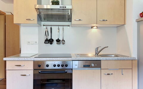 Pettneu am Arlberg 662: Køkken Apparat, Køkken, Cabinetry, Countertop, Større Bandage, Møbel, Husholdningsapparat, Komfur, Træ, Komfur