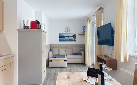 Pettneu am Arlberg 662: Møbel, Indretning, Lejlighed, Etage, Værelse, Stol, Stue, Couch, Bejdse