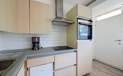 Hyacint with Parking: Køkken, Køkken Apparat, Countertop, Større Bandage, Cabinetry, Gulvbelægning, Indretning, Træ, Etage, Møbel