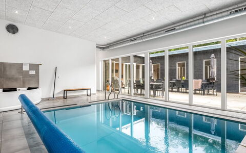 Adisl - 800M from the Sea: Svømmepøl, Gulvbelægning, Etage, Kompositmateriale, Loft, Udvej, Design, Flise, Hårdttræ, Hotel