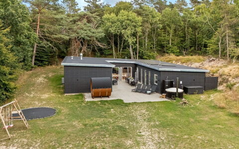 Adisl - 800M from the Sea: Land Lot, Hjem, Sommerhus, Backyard, Have, Gård, Garden Bygninger, Estate, Sidespor, Landscaping