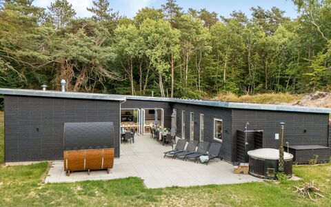 Adisl - 800M from the Sea: Hjem, Backyard, Sommerhus, Sidespor, Garden Bygninger, Gård, Have, Skygge, Bjælkehytte, Design