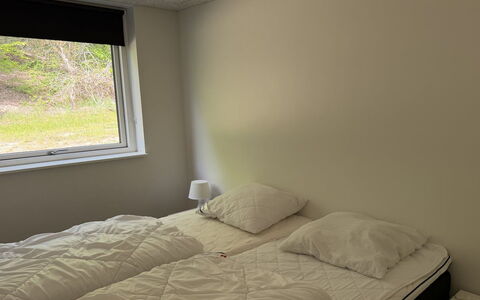Adisl - 800M from the Sea: Soveværelse, Etage, Seng, Sengetøj, Sengetøj, Bed Frame, Værelse, Loft, Hårdttræ, Dagslys