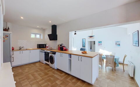 Villa la Coquille: Gulvbelægning, Køkken, Etage, Større Bandage, Countertop, Indretning, Loft, Køkken Apparat, Cabinetry, Værelse