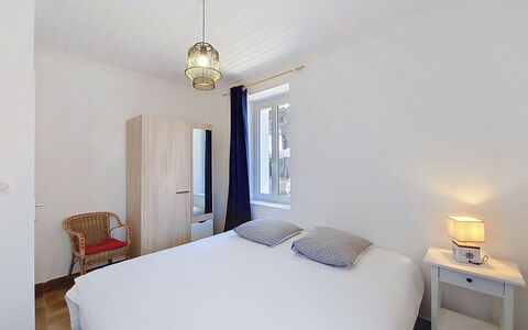 Villa la Coquille: Seng, Soveværelse, Væg, Møbel, Indretning, Etage, Træ, Gulvbelægning, Sengetøj, Loft