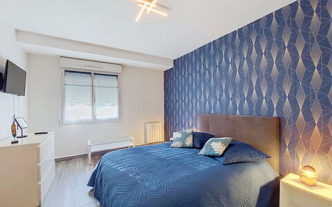 Confort, Piscine et Plage: Indretning, Gulvbelægning, Møbel, Væg, Etage, Loft, Soveværelse, Træ, Seng, Lysarmatur