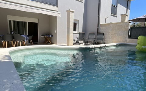 Monte Kope: Svømmepøl, Boligområde, Kompositmateriale, Udvej, Estate, Water Feature, Villa, Hotel, Skygge, Hacienda
