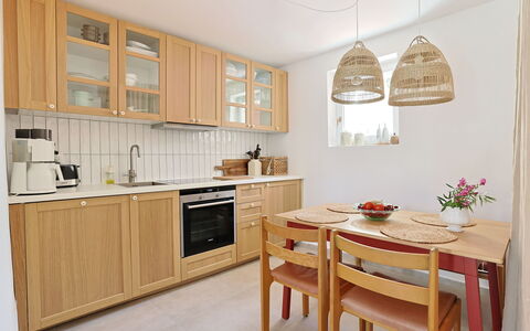 Marina: Møbel, Gulvbelægning, Indretning, Træ, Cabinetry, Countertop, Etage, Køkken, Værelse, Belysning