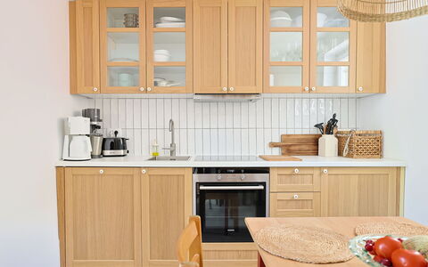Marina: Møbel, Træ, Cabinetry, Køkken, Indretning, Gulvbelægning, Skab, Countertop, Bejdse, Hjem