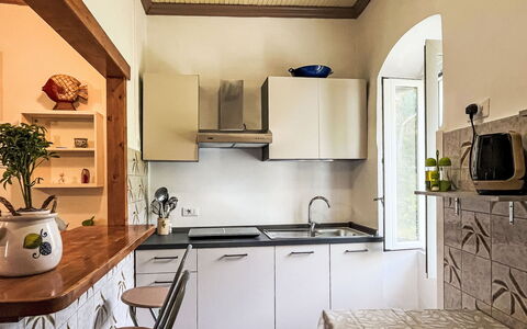 Enrico: Møbel, Køkken, Indretning, Køkken Apparat, Countertop, Større Bandage, Gulvbelægning, Træ, Loft, Cabinetry