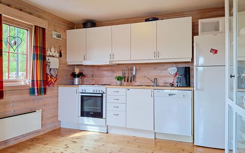 Bjørnbu: Køkken, Træ, Større Bandage, Gulvbelægning, Møbel, Countertop, Indretning, Køkken Apparat, Cabinetry, Etage