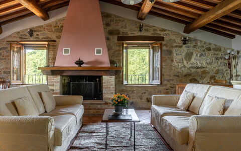 Villa Daluma, Private Pool in Todi: Møbel, Indretning, Gulvbelægning, Væg, Couch, Træ, Etage, Værelse, Stue, Loft