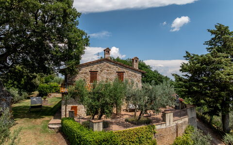 Villa Daluma, Private Pool in Todi: Busk, Hus, Landdistrikt, Estate, Sommerhus, Have, Stuehus, Landscaping, Historisk Hus, Mansion