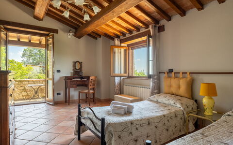 Villa Daluma, Private Pool in Todi: Møbel, Indretning, Hjem, Værelse, Lejlighed, Bejdse, Hårdttræ, Villa, Stol, Estate