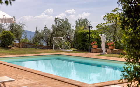Villa Daluma, Private Pool in Todi: Svømmepøl, Udvej, Hacienda, Eco Hotel, Estate, Villa, Udendørs Møbler, Stuehus, Have, Skygge
