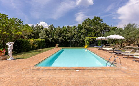 Villa Daluma, Private Pool in Todi: Svømmepøl, Skygge, Udvej, Have, Hacienda, Estate, Landscaping, Eco Hotel, Udendørs Møbler, Villa