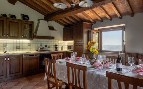 Villa Daluma, Private Pool in Todi: Møbel, Træ, Indretning, Bord, Køkken & Spisebord, Spisestue, Stol, Gulvbelægning, Værelse, Hjem